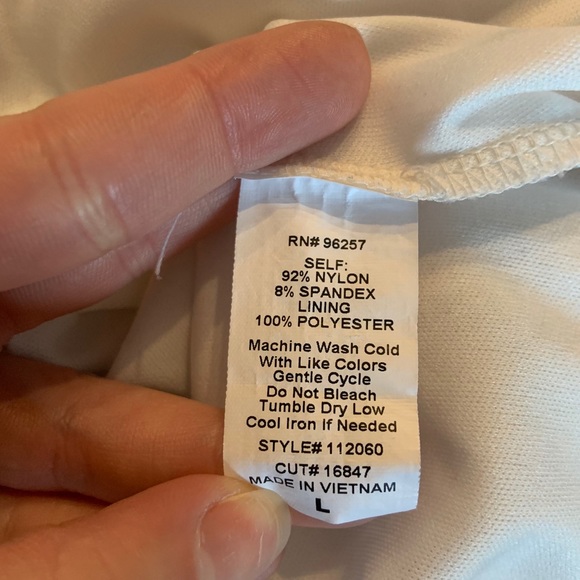 White sleeveless tie-neck blouse - Picture 5 of 5